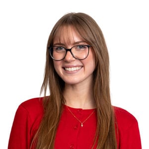 Elizabeth Bobbitt, Analyst